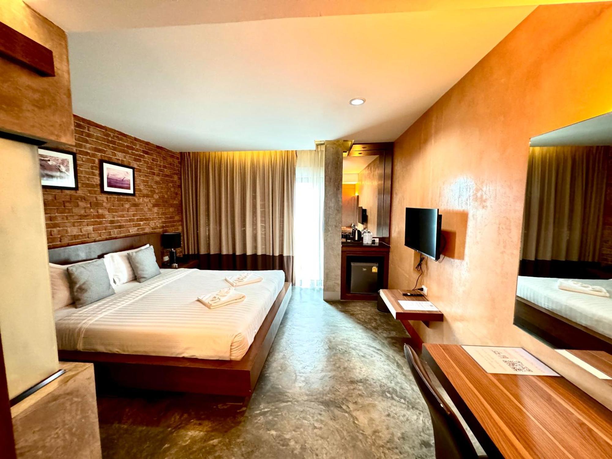 De Cozé Hotel Patong Buitenkant foto