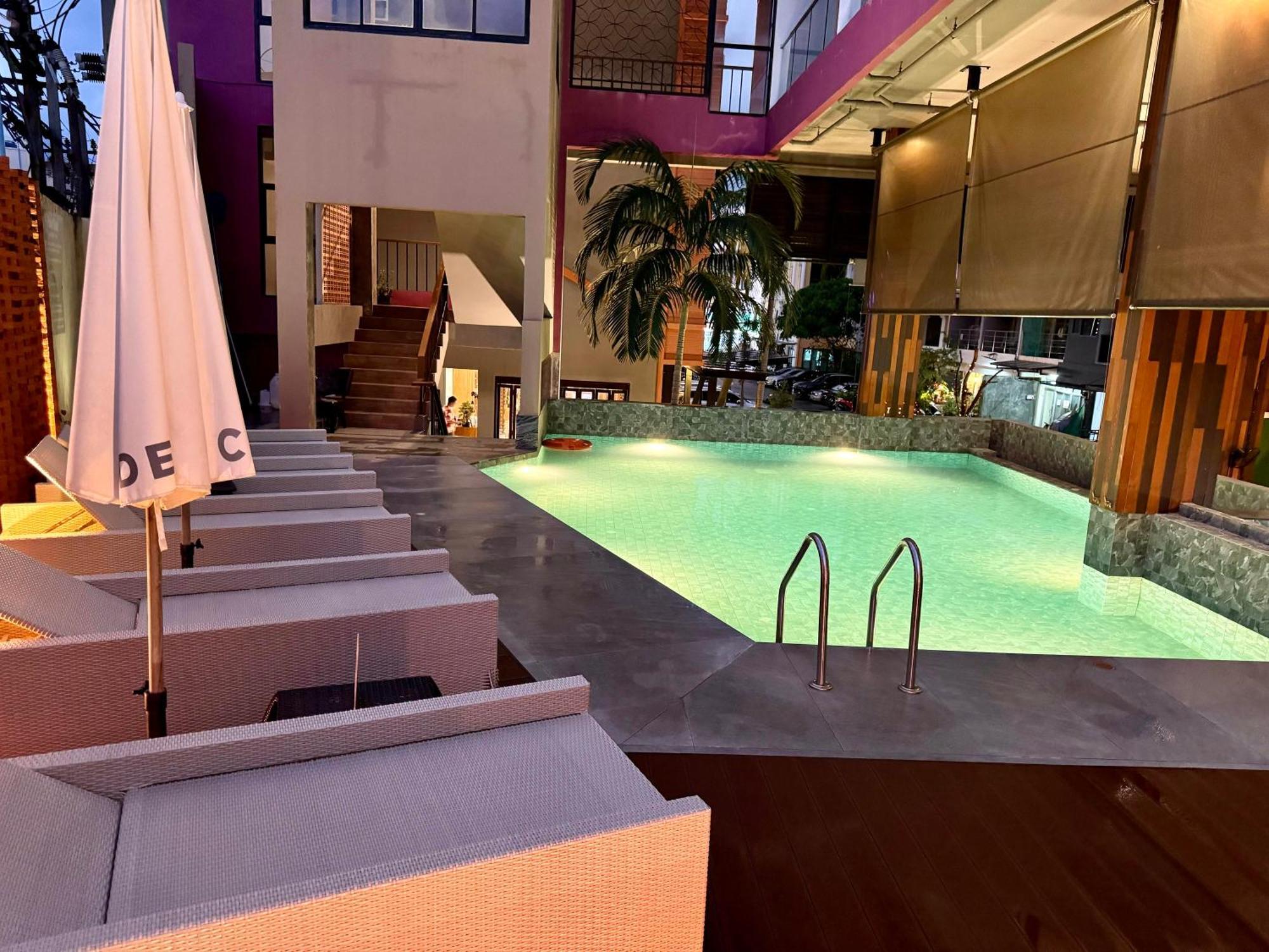 De Cozé Hotel Patong Buitenkant foto