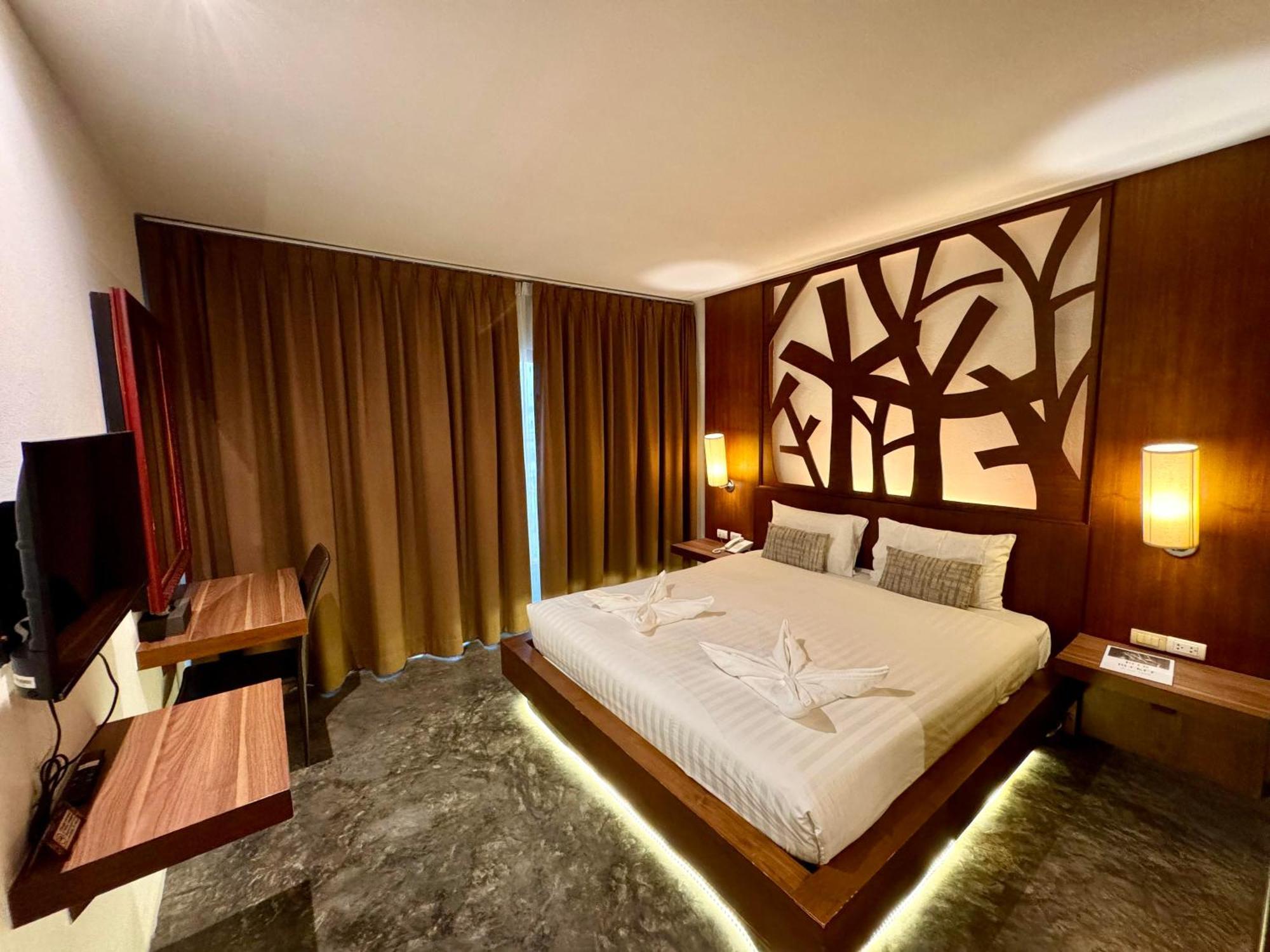 De Cozé Hotel Patong Buitenkant foto