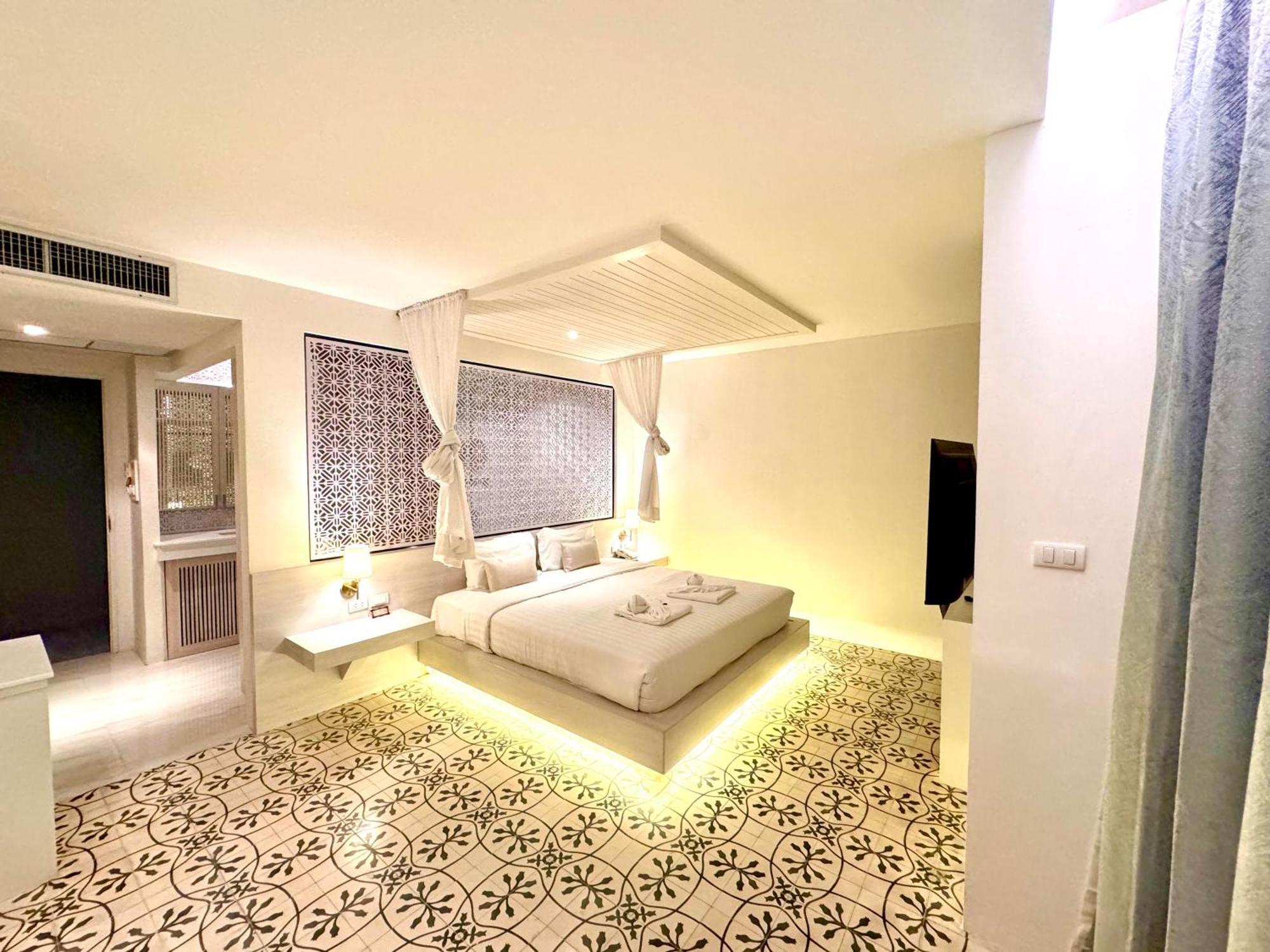De Cozé Hotel Patong Buitenkant foto