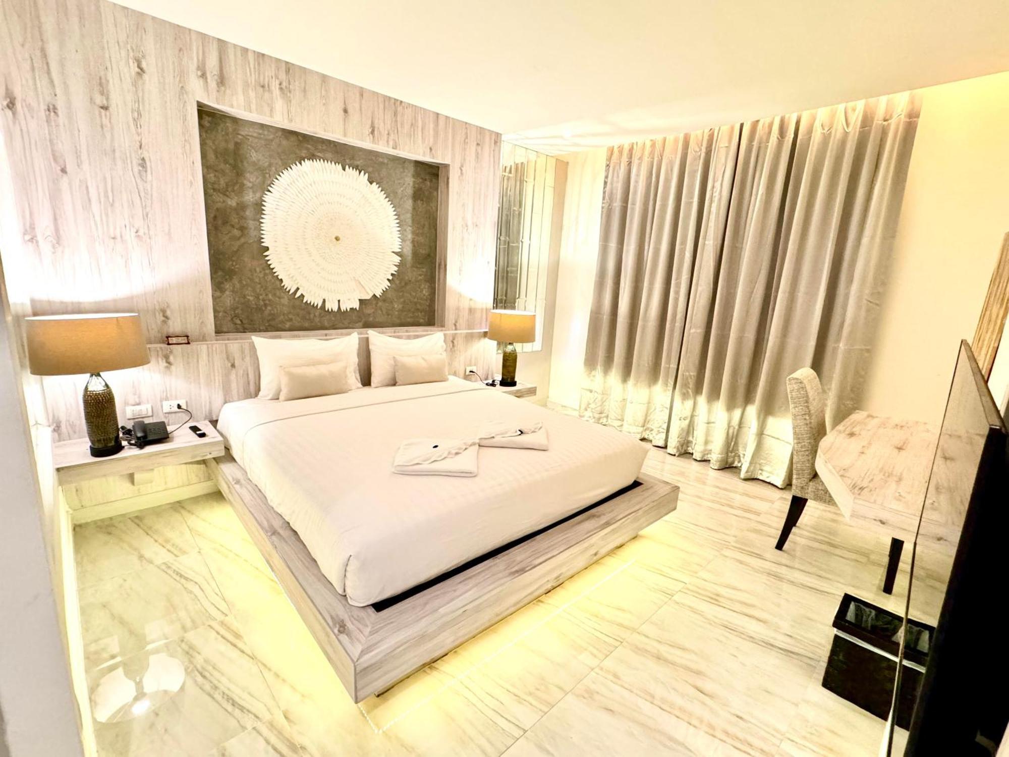 De Cozé Hotel Patong Buitenkant foto
