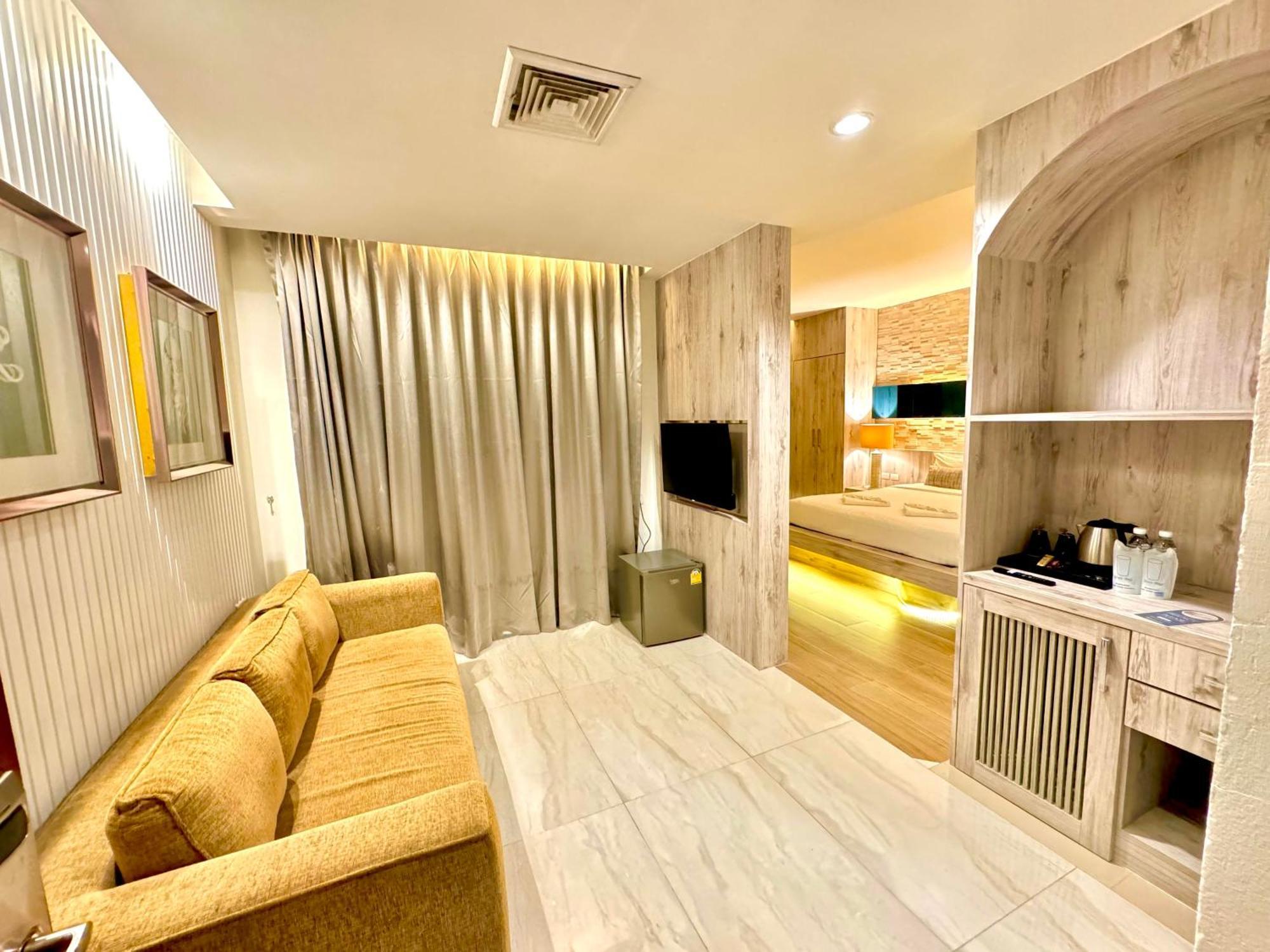 De Cozé Hotel Patong Buitenkant foto