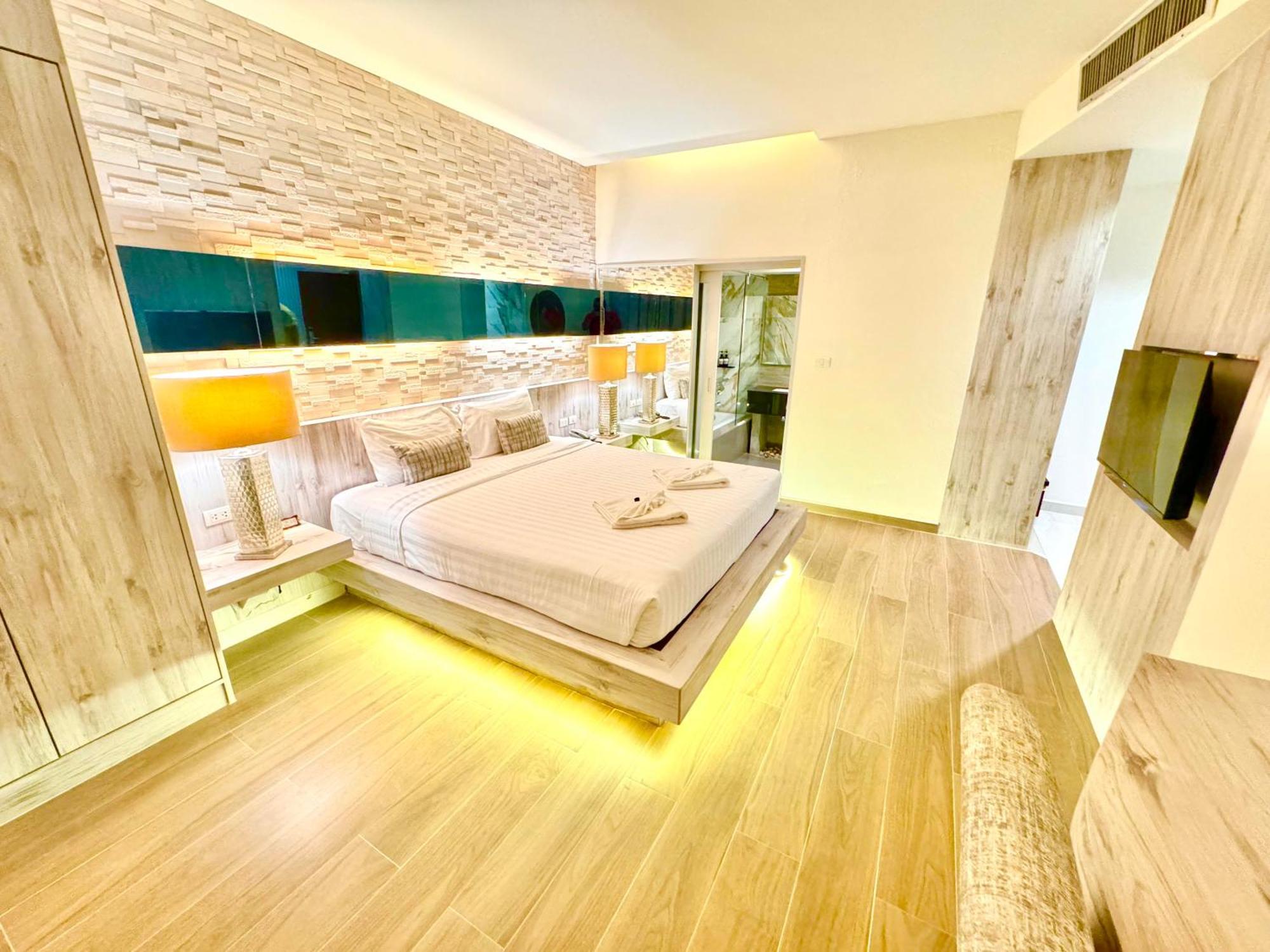 De Cozé Hotel Patong Buitenkant foto