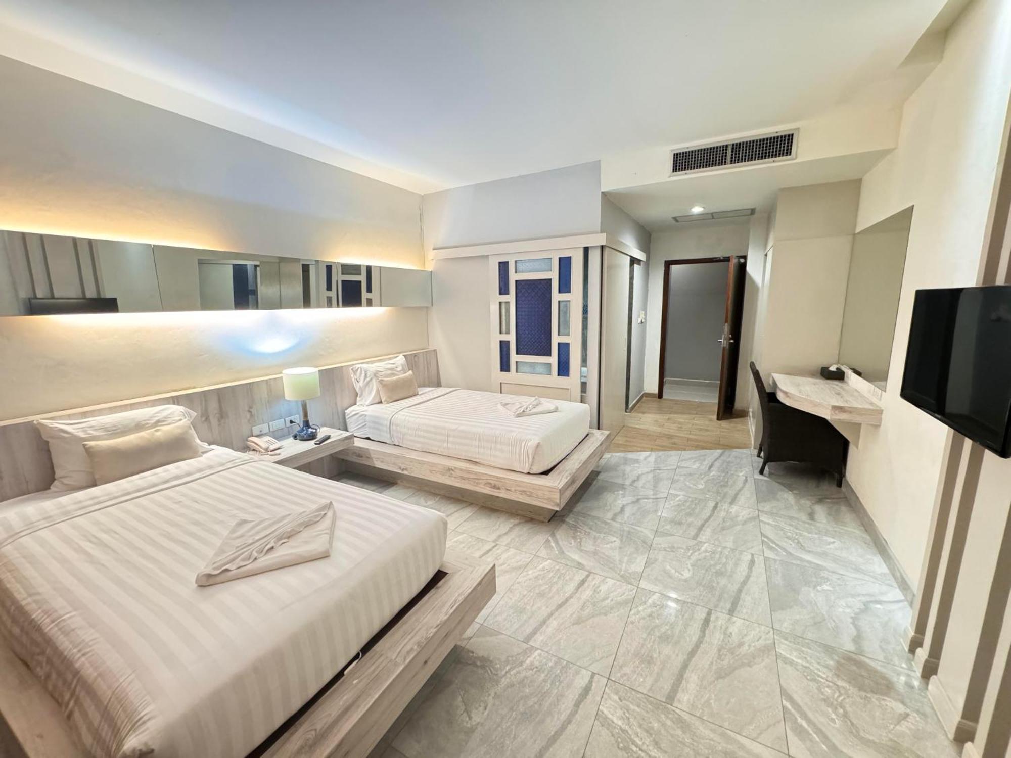 De Cozé Hotel Patong Buitenkant foto