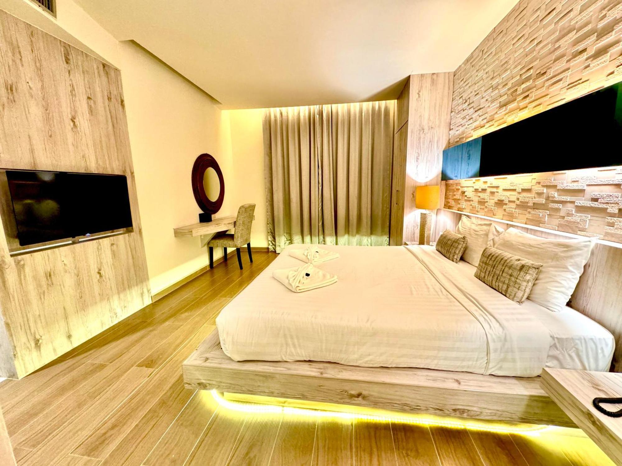 De Cozé Hotel Patong Buitenkant foto