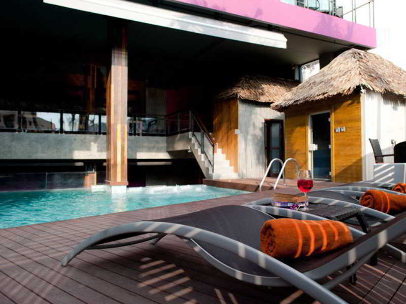 De Cozé Hotel Patong Buitenkant foto